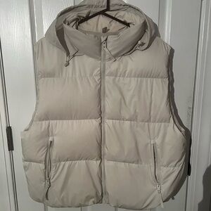 TNA Aritzia Matte Pearl Hooded Puffer Vest